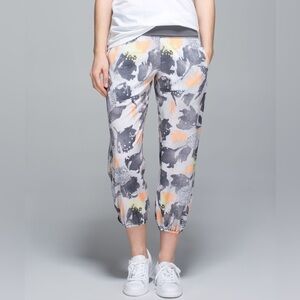 Lululemon om pant mini pop art size 6